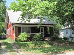 1307 Monroe Ave, Charleston, IL 61920