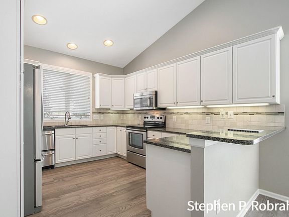 4th image of 4019 Del Mar Village Dr SW #4