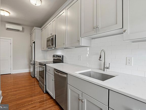 3rd image of 6113 Ridge Ave #2