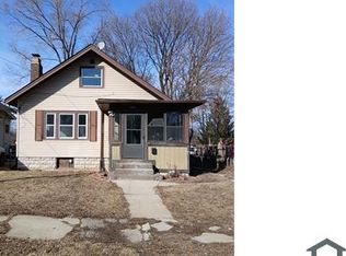 2011 School St, Rockford, IL 61101