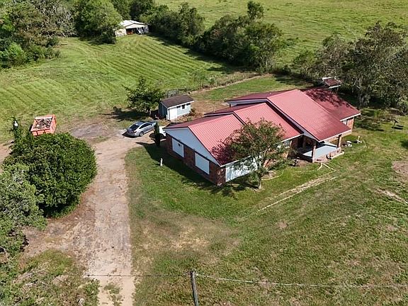 2nd image of 32380 Holmesville Rd