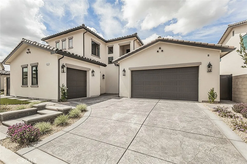 11421 Oak Ave photo 1