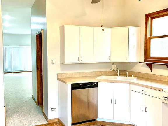 5th image of 3316 N Southport Ave APT 1F