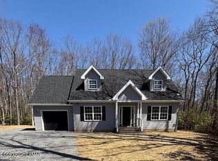 330 Coach Rd, Tobyhanna, PA 18466