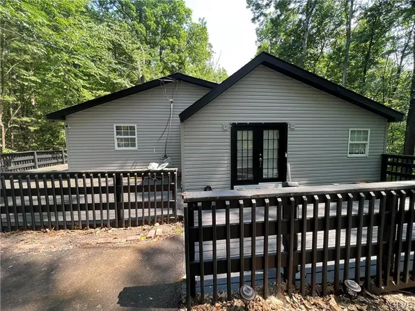 3122 Acorn Ln, East Stroudsburg, PA 18302