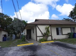 800 SW 9th St #12, Hallandale, FL 33009