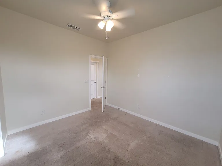 3311 Chickadee Ct — Photo 7