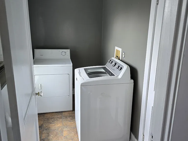 1230 Edward Dr — Photo 5