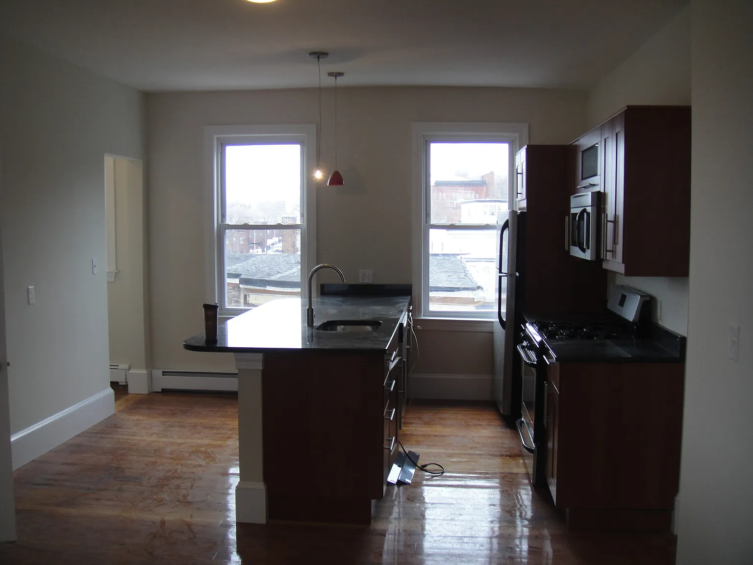 3 bed, 1170 sqft, $4,900 — Photo 3