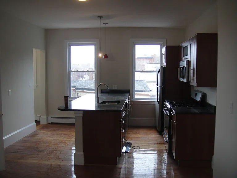 12 Wensley St #2L — Photo 3