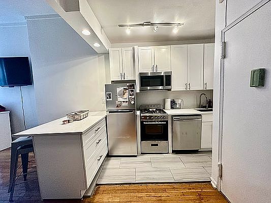 2nd image of 242 W 103rd St APT 4