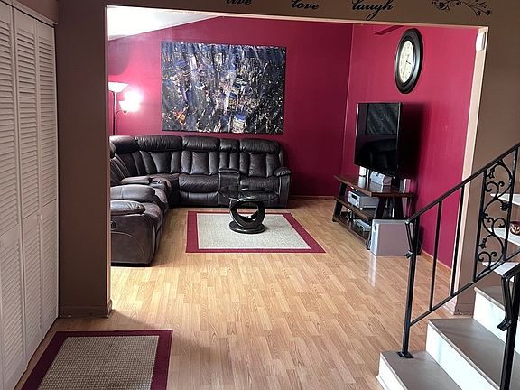 3rd image of 409 Arrowhead Dr