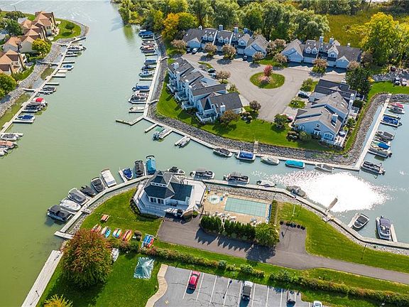 5th image of 33 Yacht Club Dr
