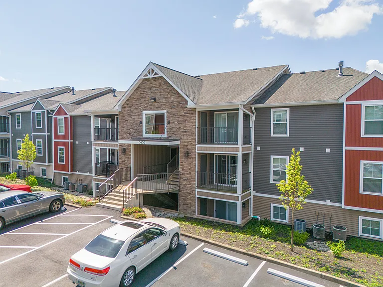 Hilltop Apartments — Photo 50