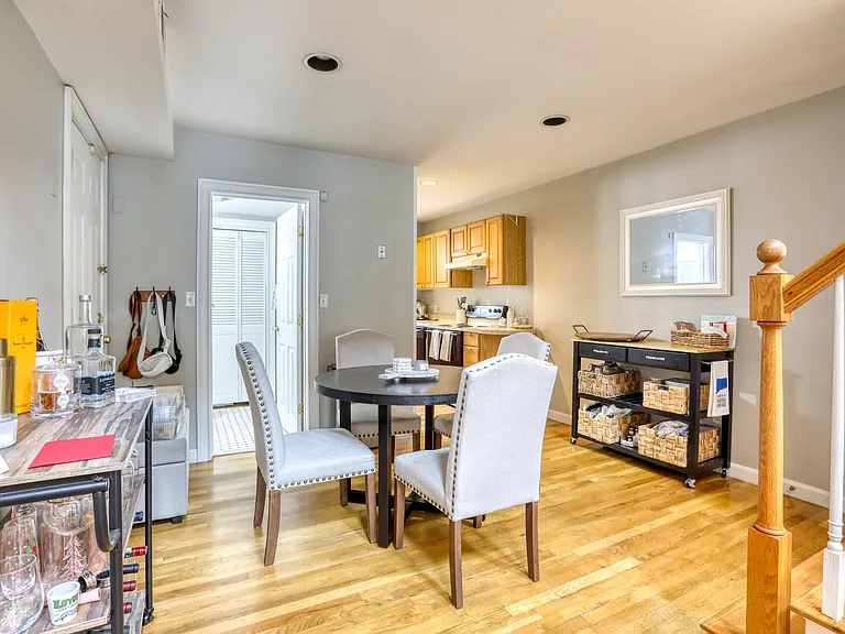 275 Main St #2 — Photo 8