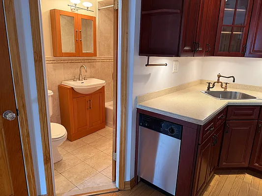 Sold by Pecoraro Realty of NYC LLC | media 20