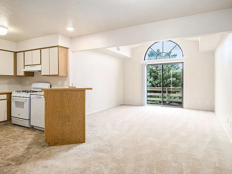 Pine Knoll Apartments — Photo 61