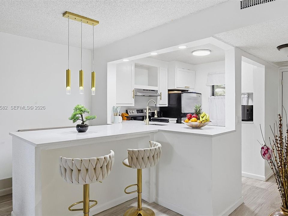 1st image of 5501 Lakeside Dr APT 204