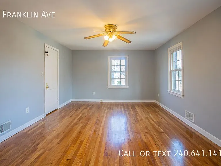 8 Franklin Ave — Photo 16