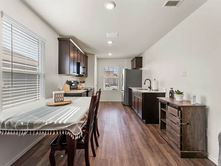 718 Trestle Dr — Photo 10