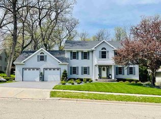 933 Timber Ridge Dr, Oregon, WI 53575