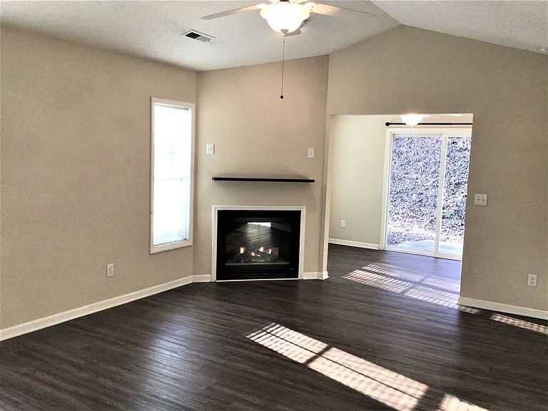 5470 Regent Village Dr — Photo 8