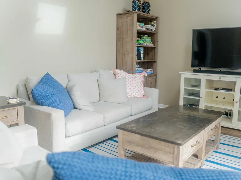 1210 Emerald Dr — Photo 15