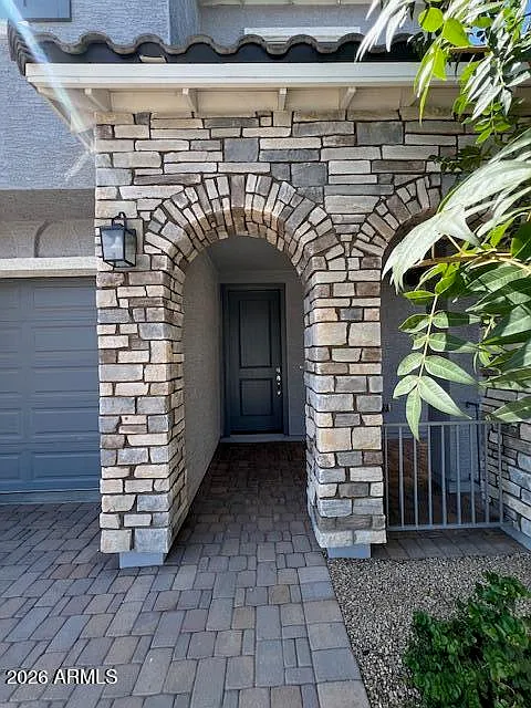 3 bed, 3.0 bath, 2009 sqft, $2,499 — Photo 2