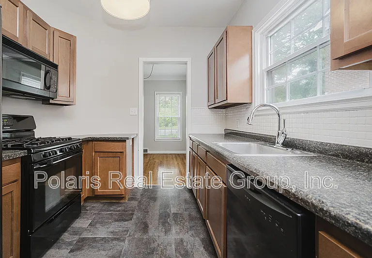 3346 Fall Creek Pkwy — Photo 16
