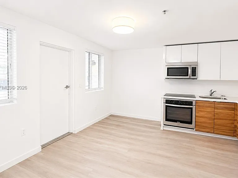820 15th St #103 — Photo 3