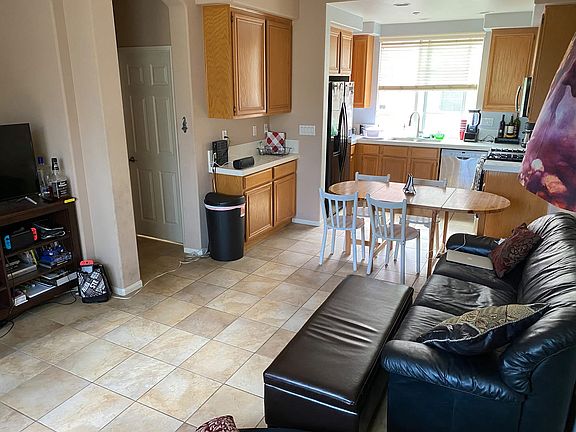 2nd image of 2984 Escala Cir