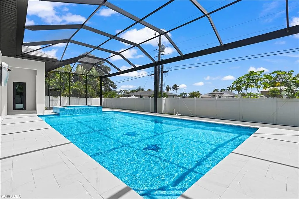 5 bed, 3.5 bath, 5000 sqft, $25,000 — Photo 2