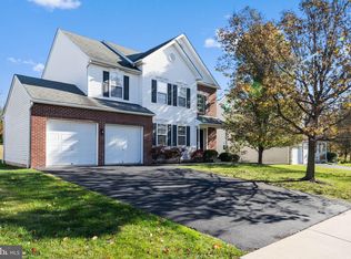 172 Oak Creek Dr, Royersford, PA 19468