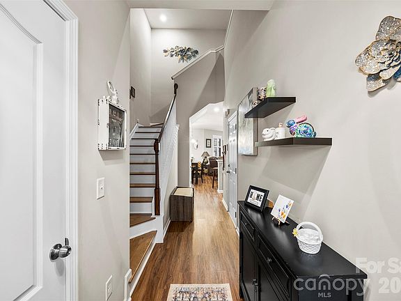 3rd image of 3270 Yarmouth Ln