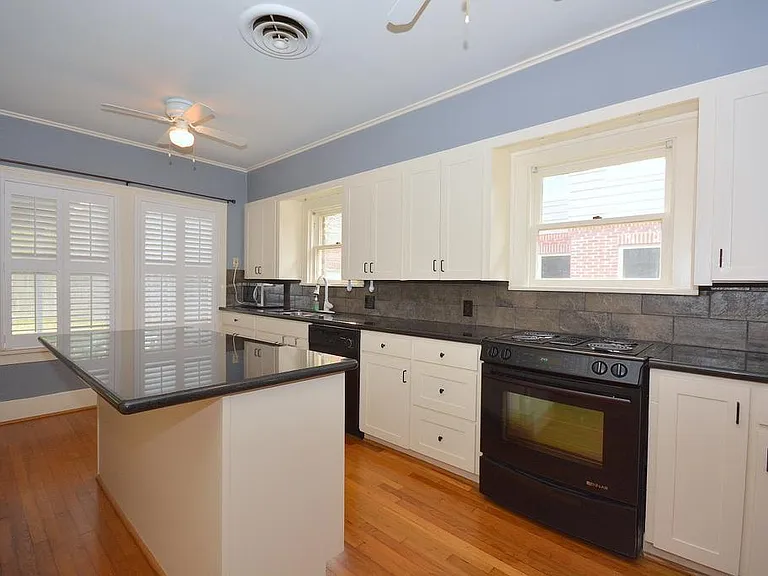 3027 Amherst St — Photo 15