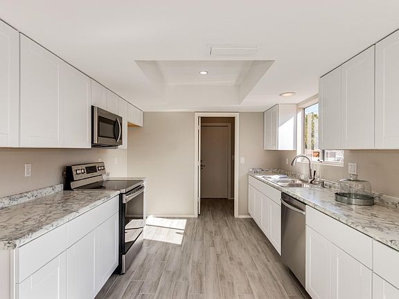 2nd image of 930 S Gilmore