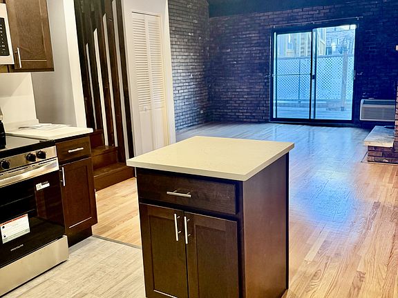 3rd image of 2233 N Lincoln Ave APT 2