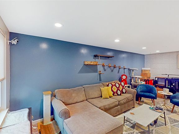 3rd image of 60 Skyline Dr #60