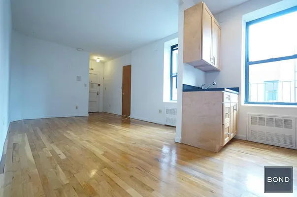 Rented by Bond New York | media 7