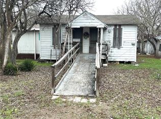 605 S Rachal St, Sinton, TX 78387