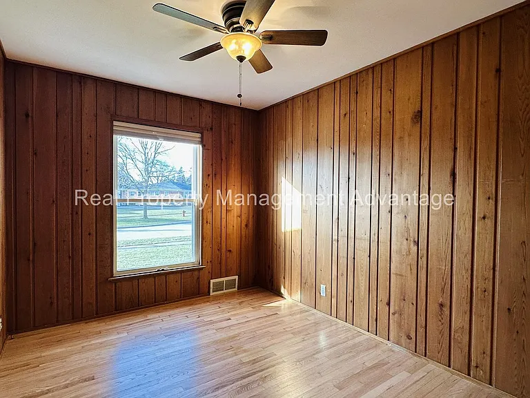 3912 Hillside Dr — Photo 11