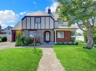 121 6th Street, Hicksville, NY 11801