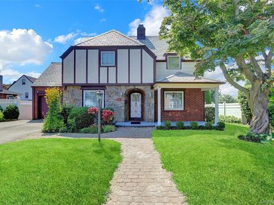 121 6th Street, Hicksville, NY, 11801