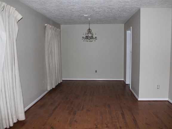3rd image of 10614 Huntington Dale Dr