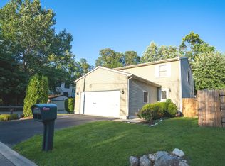 35725 N Oakwood Ave, Ingleside, IL 60041