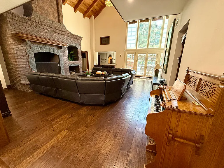 533 E Sierra Madre Ave — Photo 13
