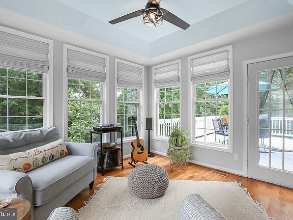 3rd image of 1006 Lindsay Ct