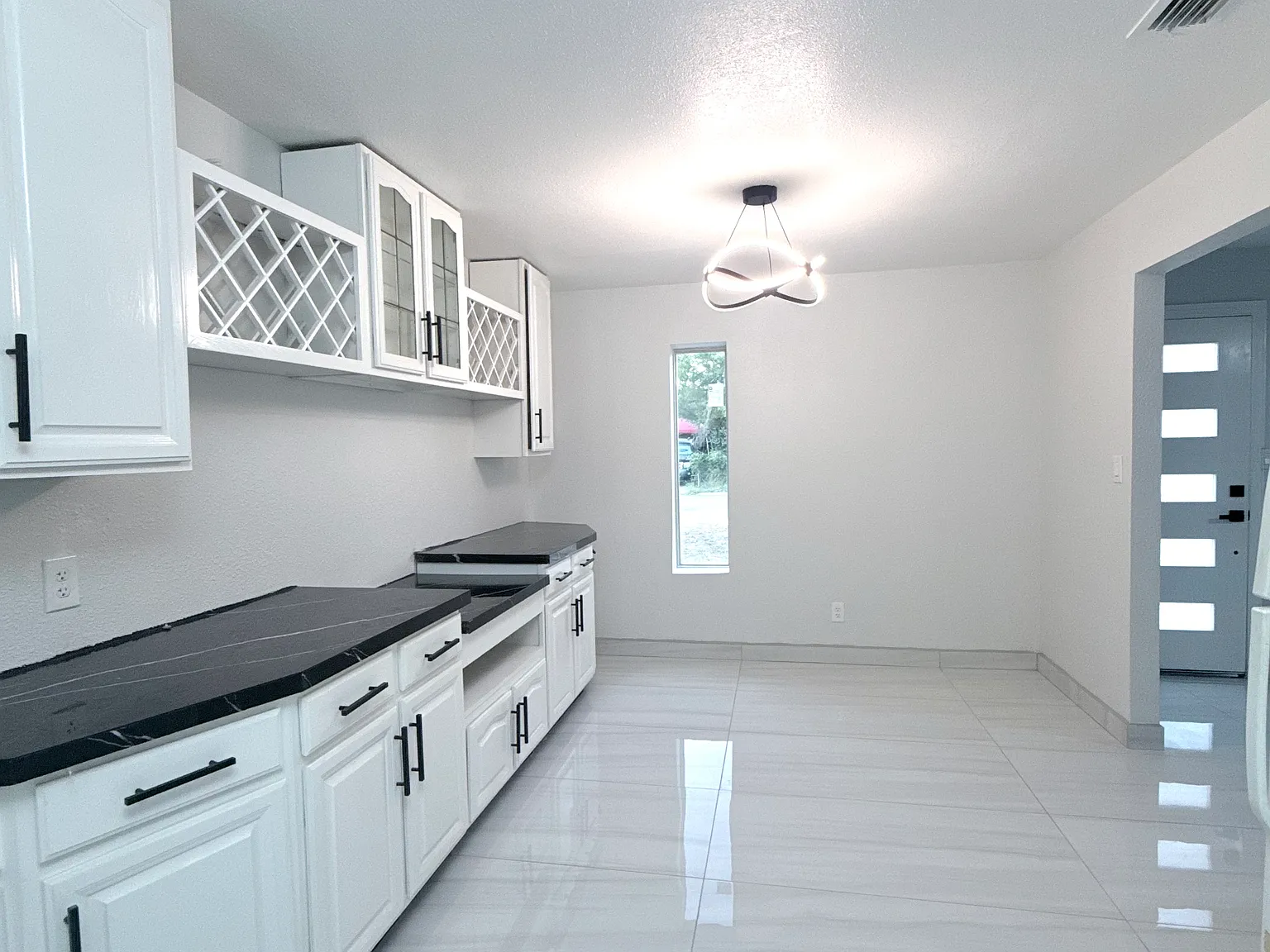 4 bed, 1208 sqft, $1,600 — Photo 3