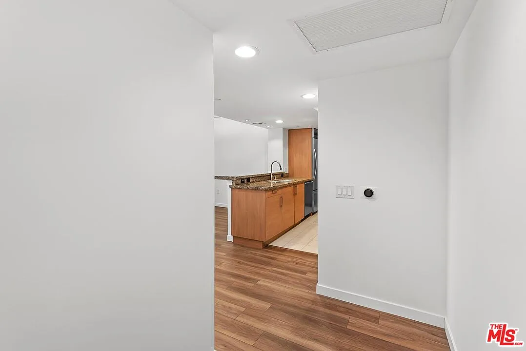 Building Photo - 13650 Marina Pointe Dr #306