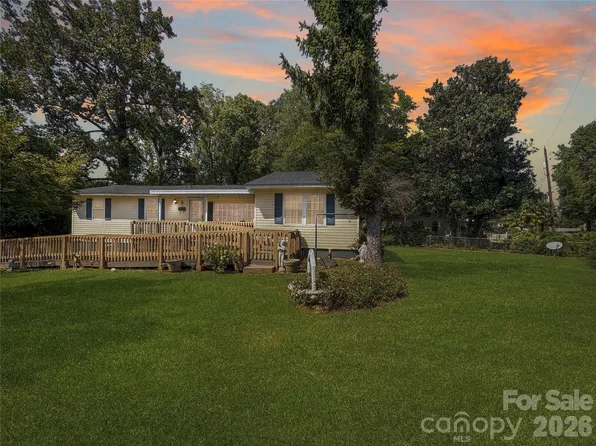 5 Love St, Lowell, NC 28098